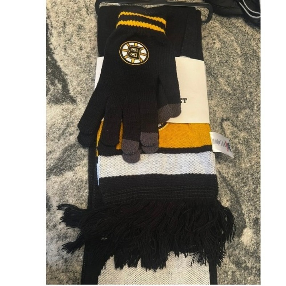 Fan Favorite Boston Bruins Scarf and Glove Set Unisex OS Black Gold NHL 3993